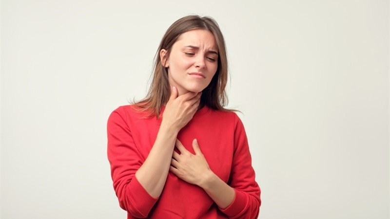 what causes a tickle in your throat